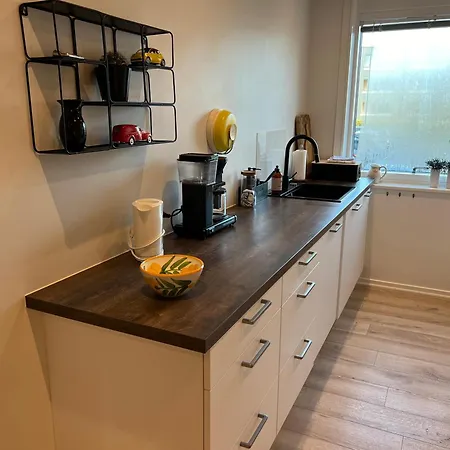 Nyrenoveret Med Balkon Og Parkering * Esbjerg