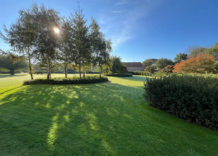 Nyrenoveret Med Balkon Og Parkering *