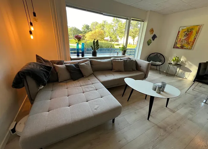 Apartament Nyrenoveret Med Balkon Og Parkering *