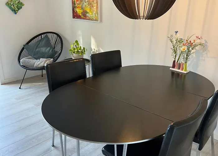 Apartament Nyrenoveret Med Balkon Og Parkering